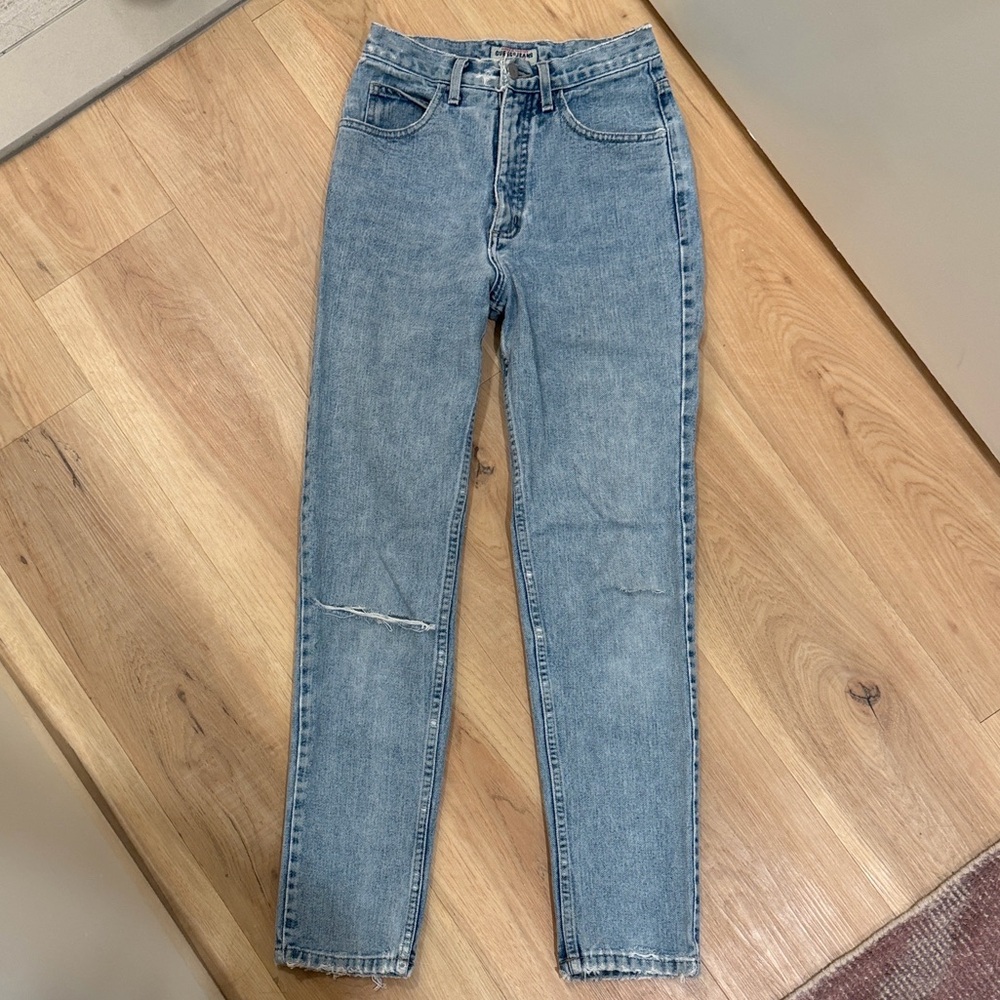 Guess Originals Vintage Mom Jean Light Wash Logo Patch Size 27 High Rise Skinny